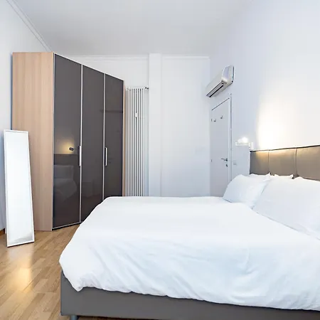 Minimal Apartment Near Bocconi University Milan Exterior photo