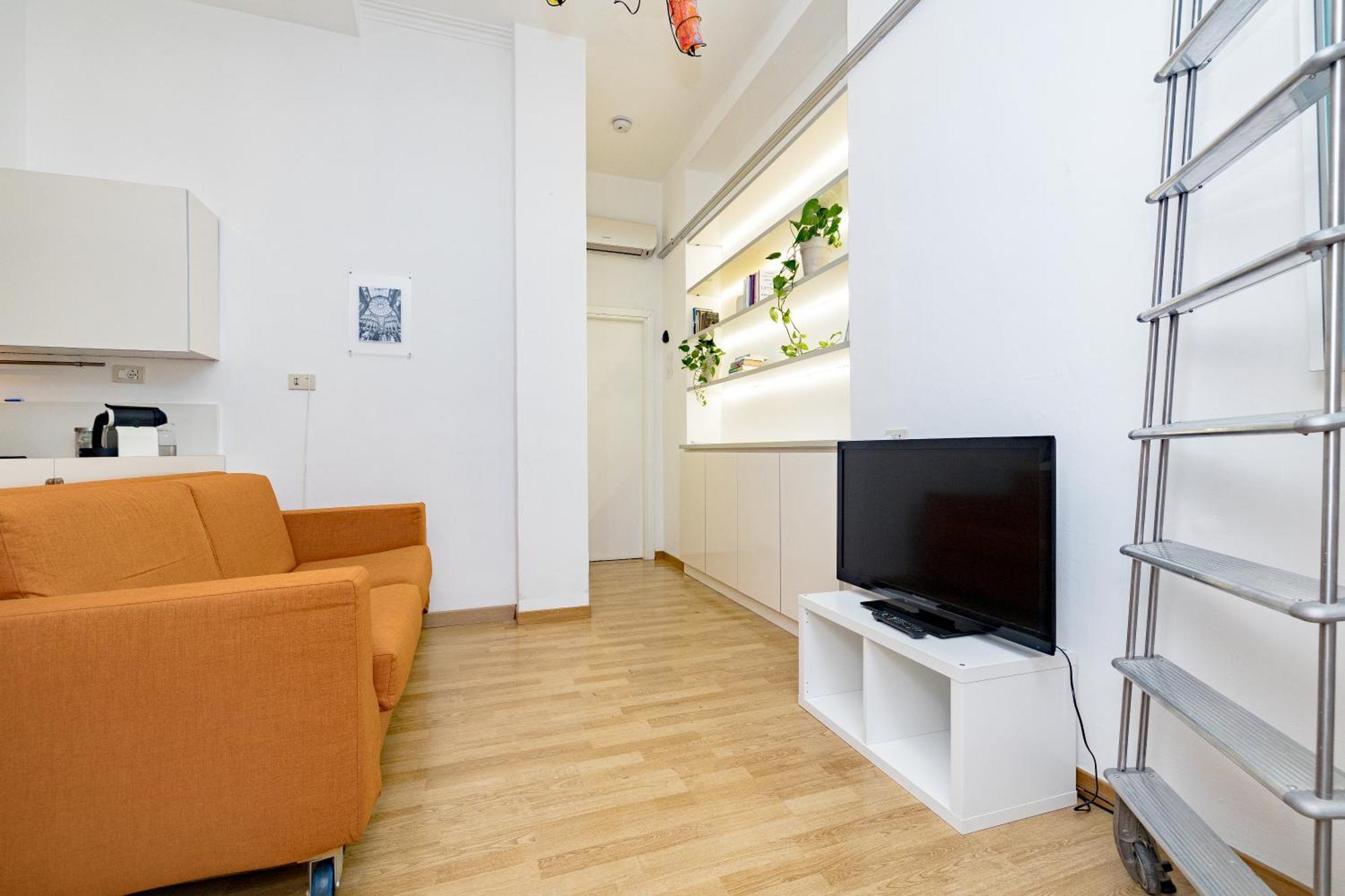 Minimal Apartment Near Bocconi University Apartment *