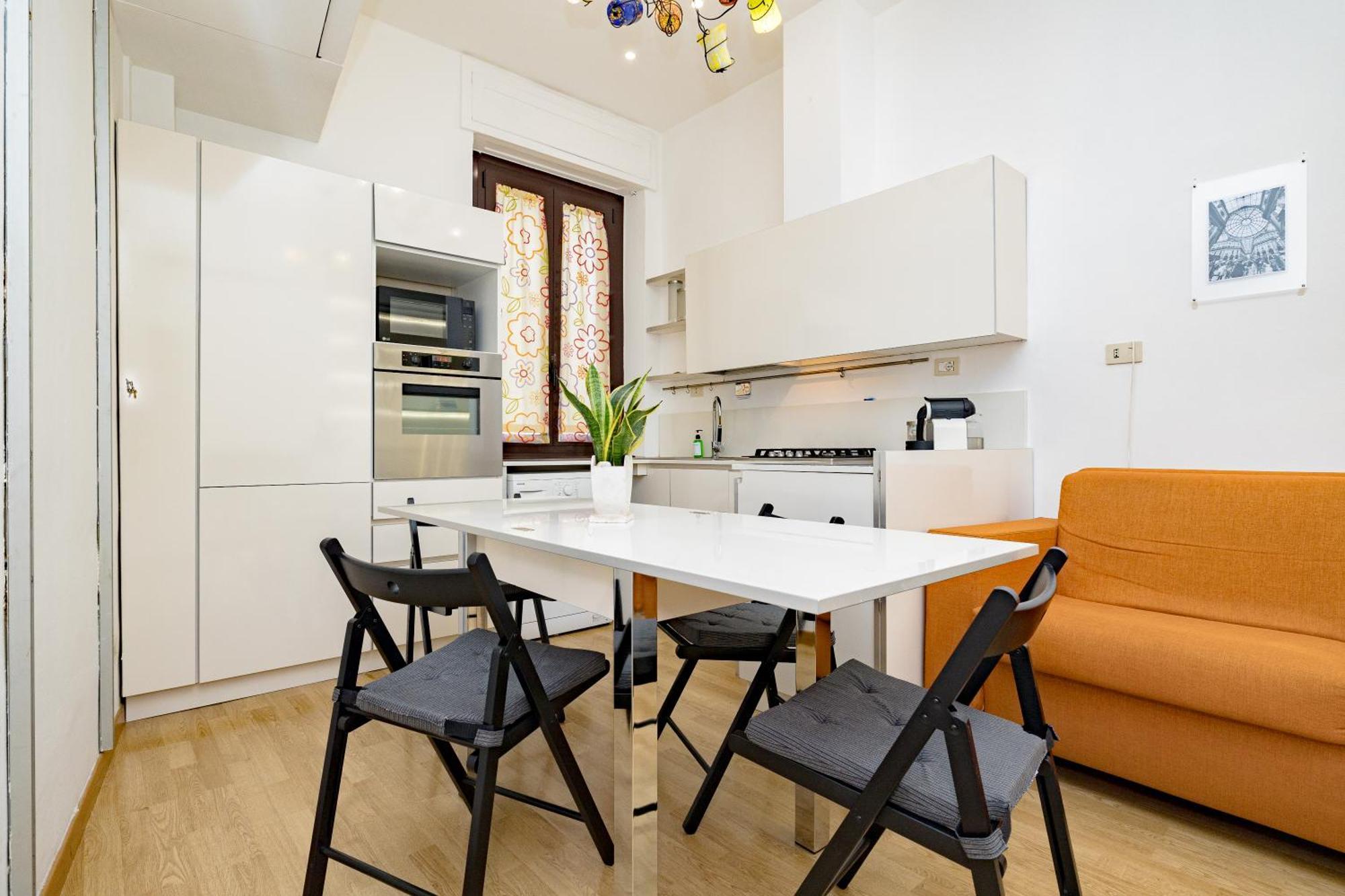 Minimal Apartment Near Bocconi University * Milan