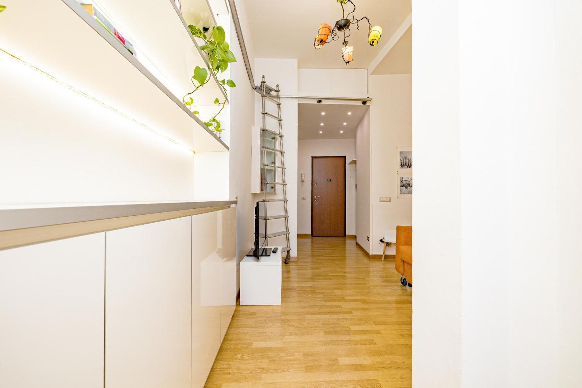 Minimal Apartment Near Bocconi University Apartment *