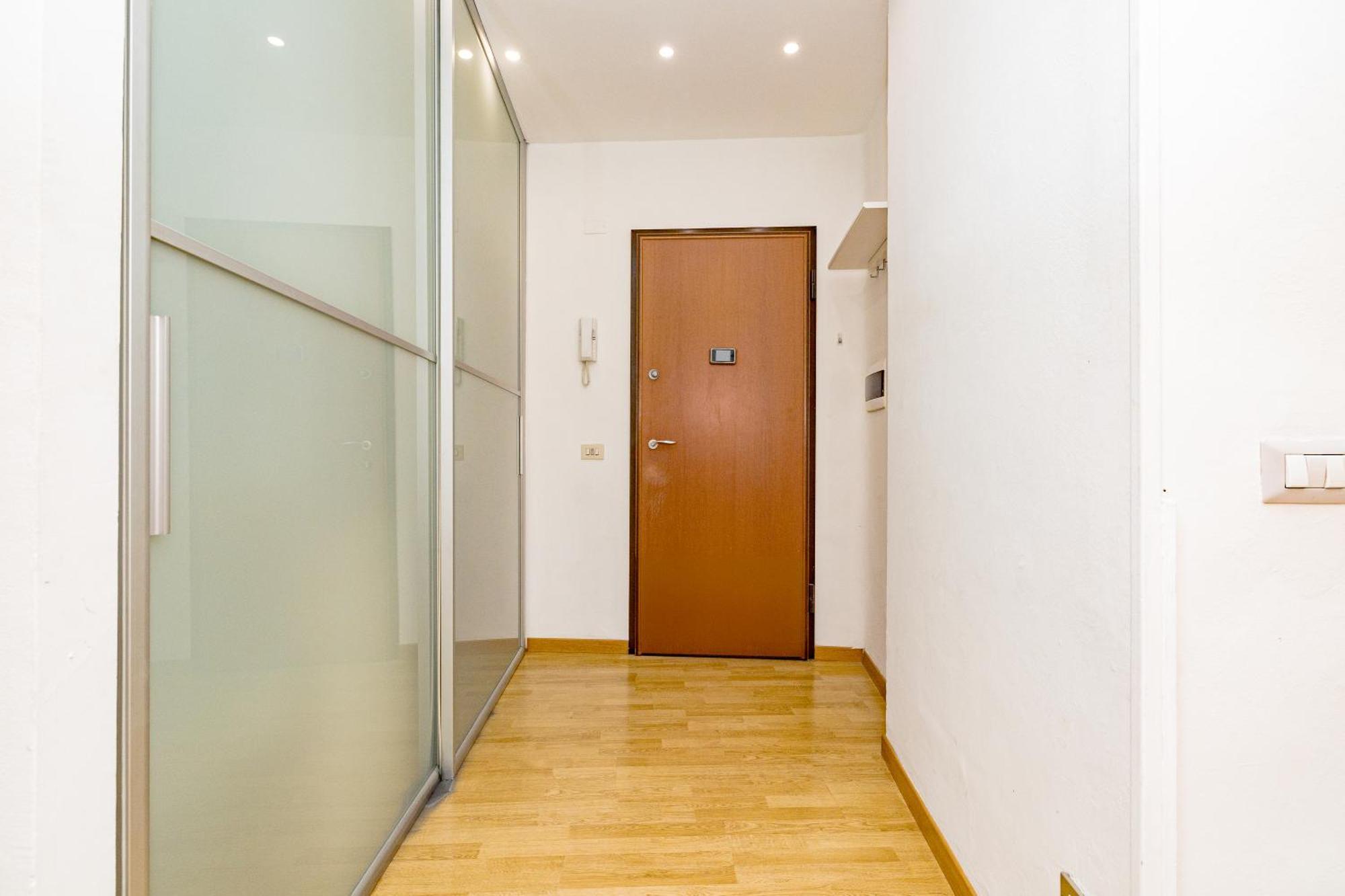 Minimal Apartment Near Bocconi University * Milan
